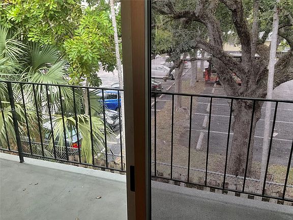 3rd image of 510 SE 9th St APT 7