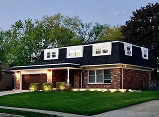 533 N Beck Rd, Lindenhurst, IL 60046