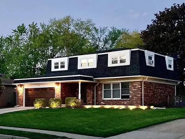 533 N Beck Rd, Lindenhurst, IL 60046