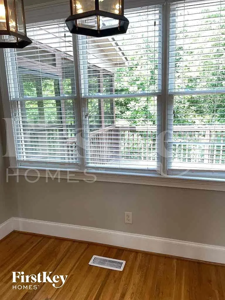 4 bed, 3.5 bath, 2625 sqft, $3,415 — Photo 4