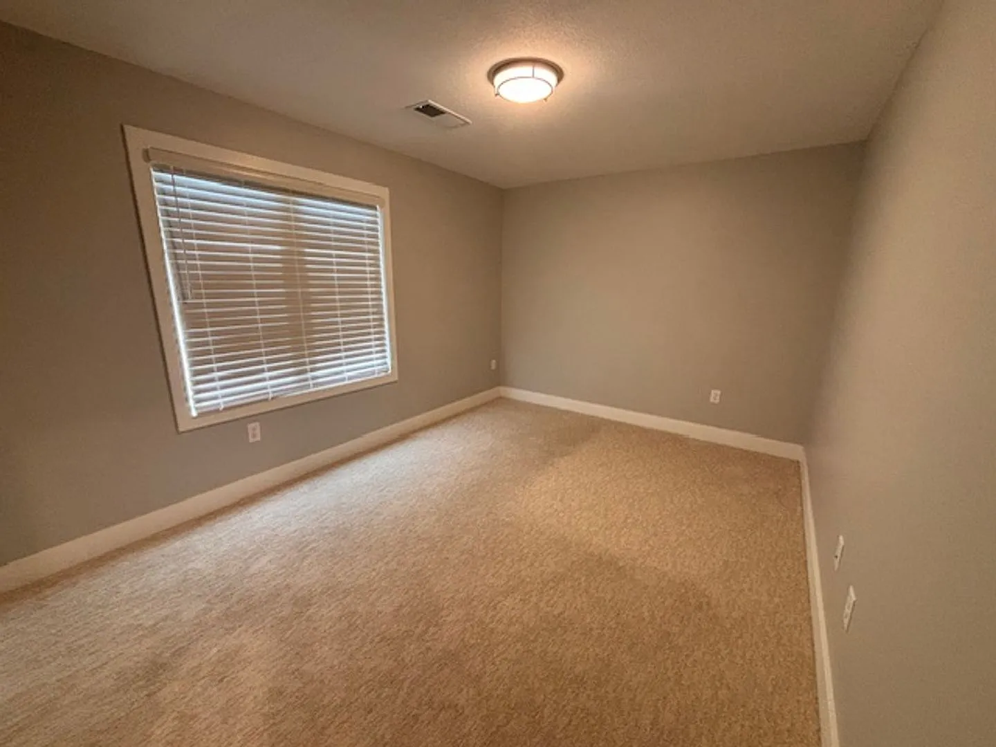3 bed, 1782 sqft, $2,100 — Photo 3
