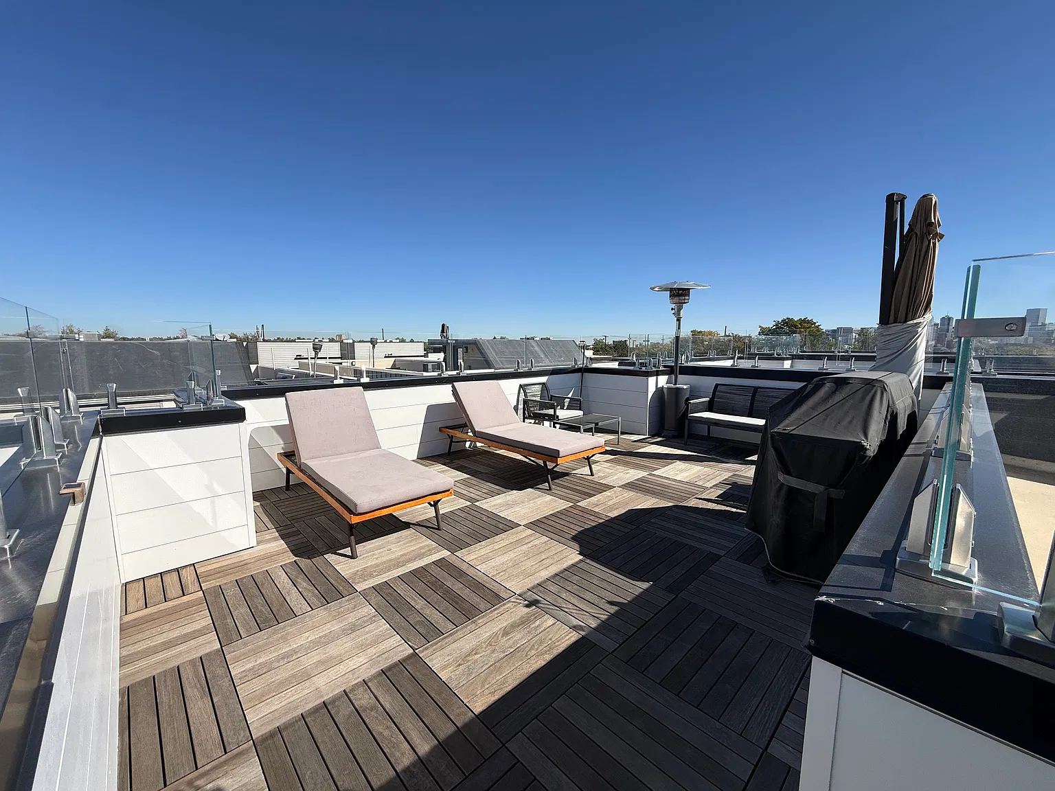 3 bed, 1752 sqft, $4,495 — Photo 3