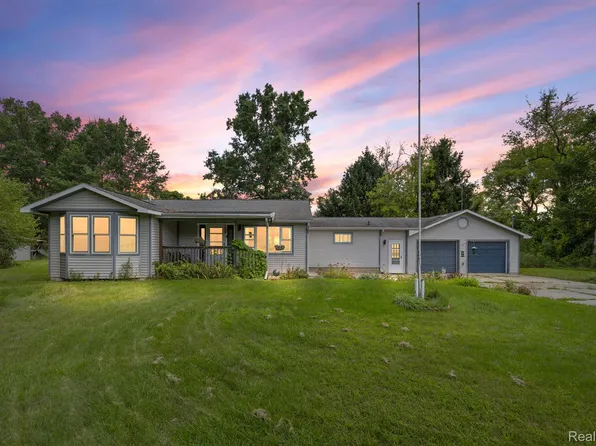 10172 Willowbrook Dr, Flushing, MI 48433