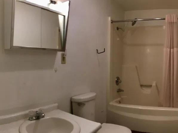 1600 2nd St #4, Moundsville, WV 26041