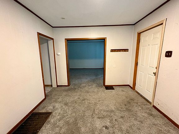 4th image of 391 E Voris St