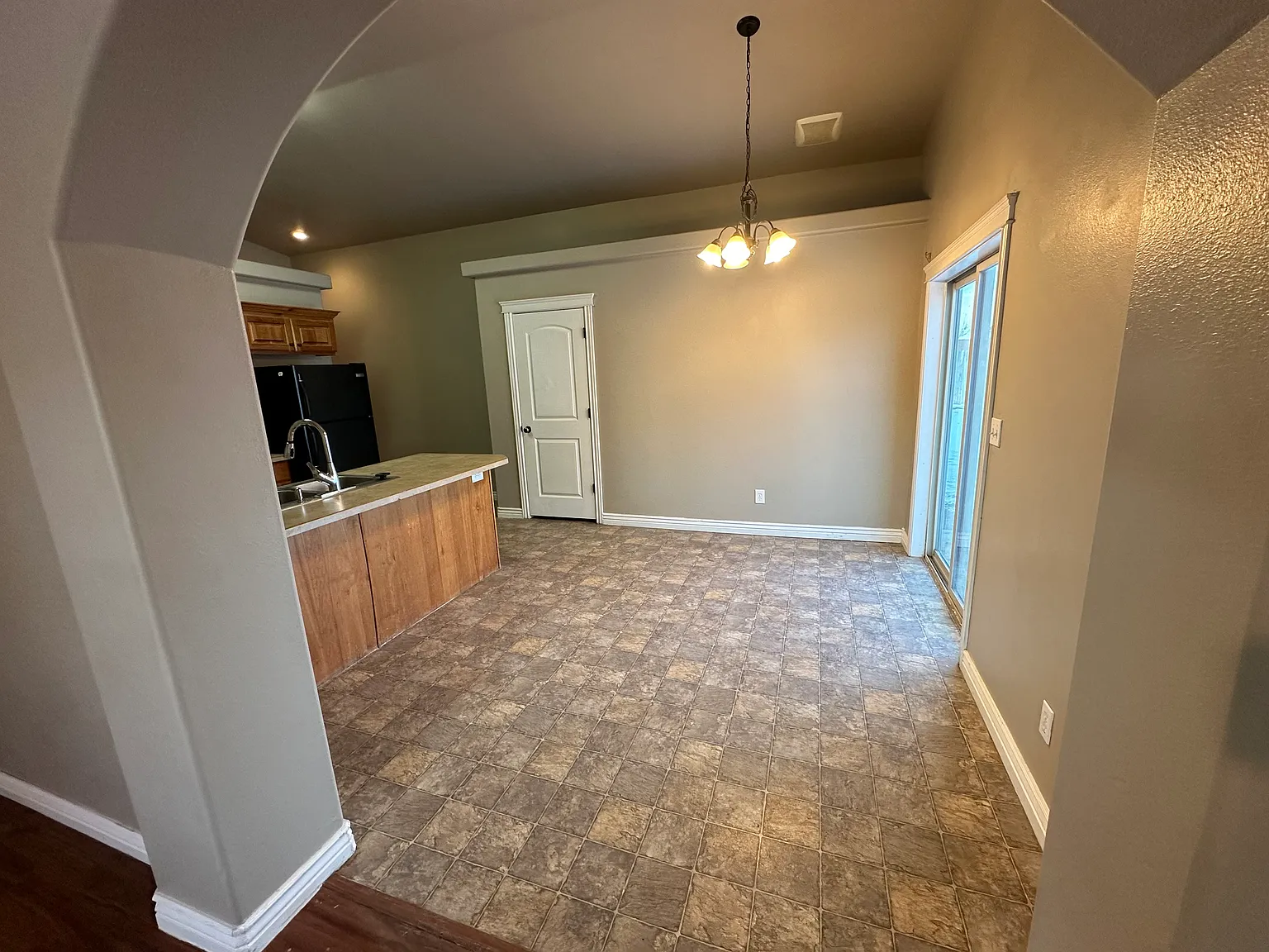 3 bed, 1240 sqft, $1,750 — Photo 3