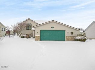 10477 Southfield Dr, Zeeland, MI 49464