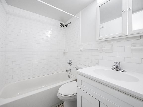 3rd image of 88 Fulton St Unit 408
