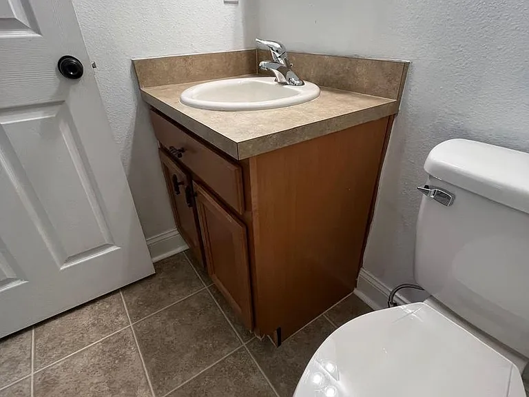 410 Tradition Ln — Photo 25
