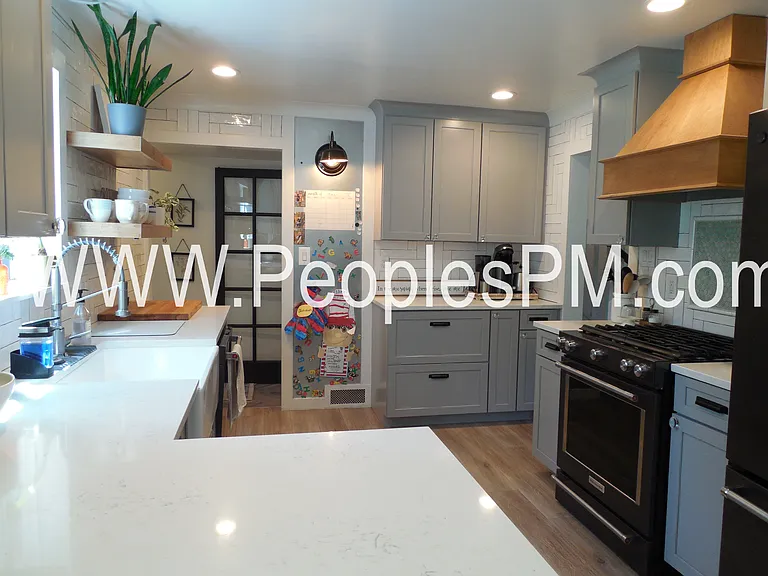 1110 5th St NE — Photo 4