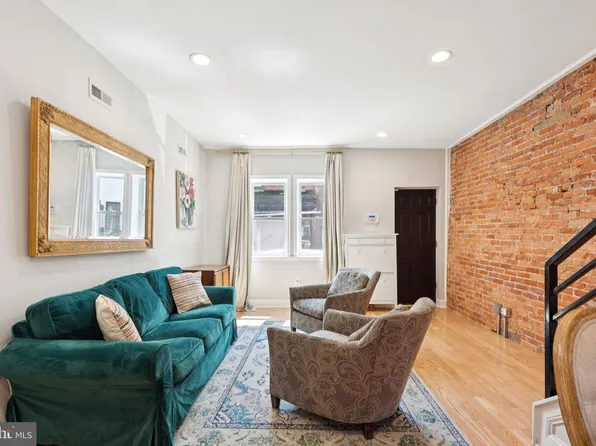 2211 Titan St, Philadelphia, PA 19146