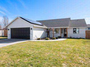 2916 Bluet Dr, West Richland, WA