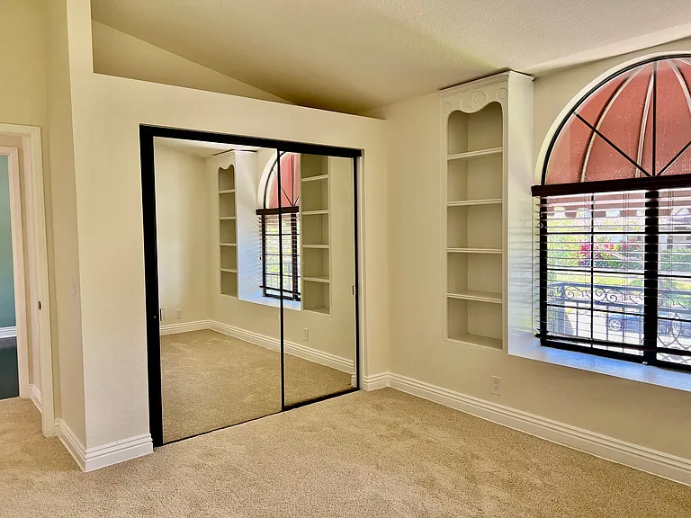 25682 Nottingham Ct — Photo 6