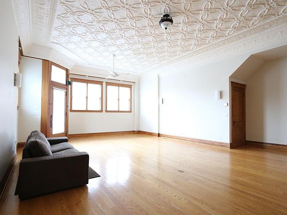 4th image of 1459 W Blackhawk St APT 1F
