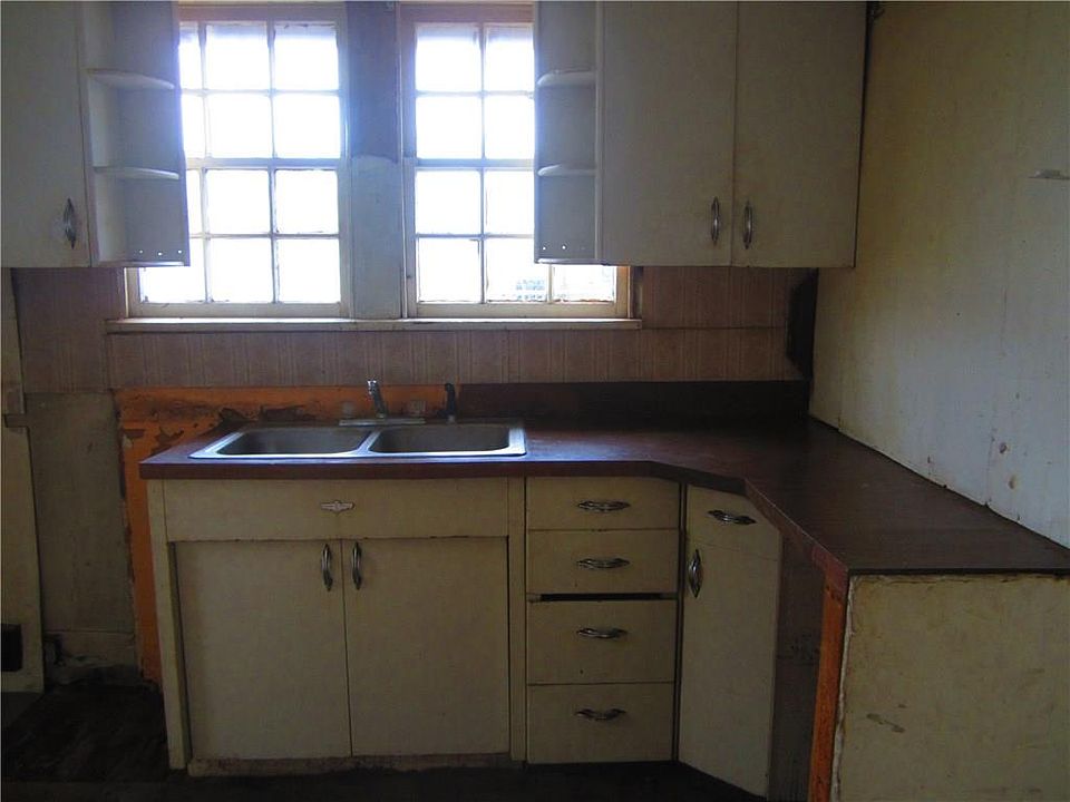 2nd image of 2636 S McClure St