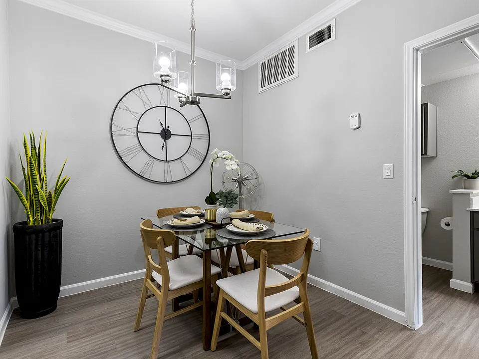 The Beverly at Shadow Lake apartments community photo