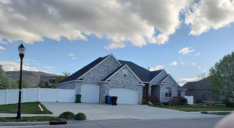 Corner lot, with RV pad