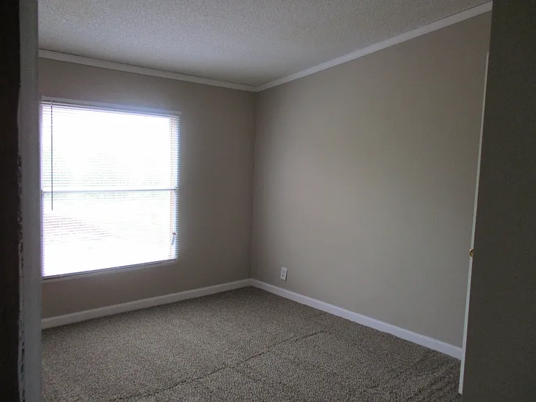 192 Zackary St — Photo 8