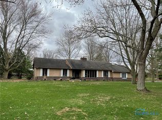 9757 Cedarburg Dr, Monclova, OH 43542