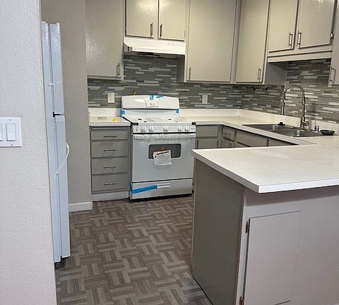 4th image of 25930 Narbonne Ave