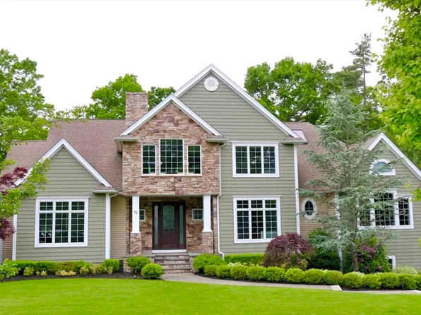 31 Homestead Dr, Raynham, MA 02767
