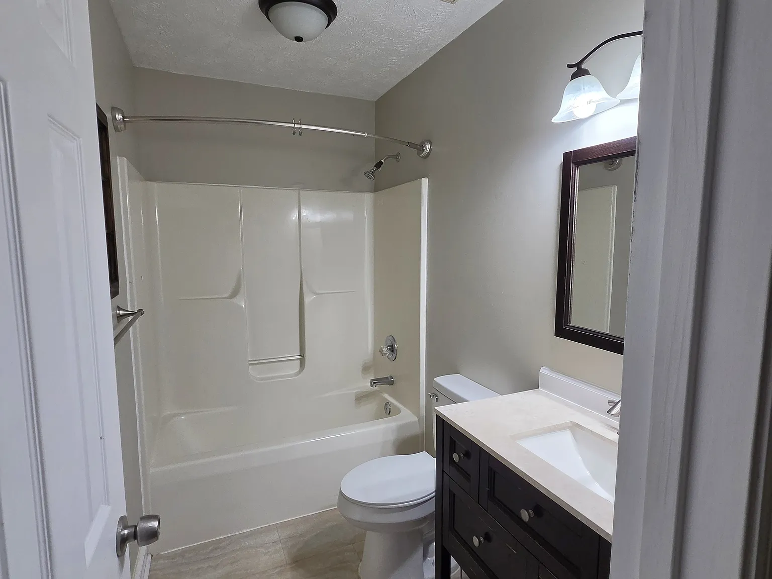 3 bed, 2.5 bath, 1468 sqft, $1,700 — Photo 2