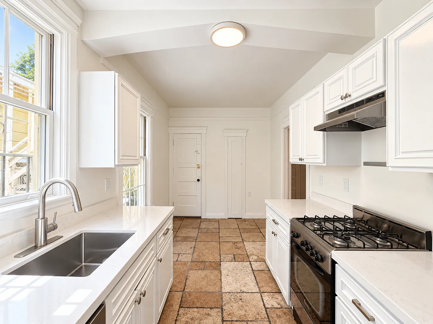 Charming 1BR with In-Unit Laundry 2 Blocks from Alamo Square Park — Photo 3