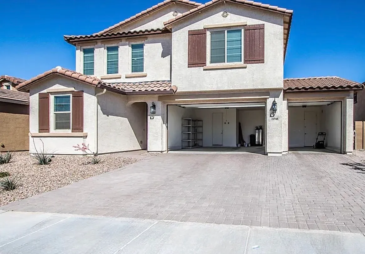 5 bed, 2632 sqft, $3,200 — Photo 2
