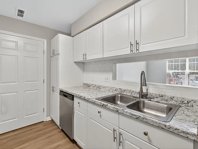 Nevin Place Apartments — Photo 38
