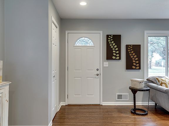 5th image of 3300 33rd Ave NE