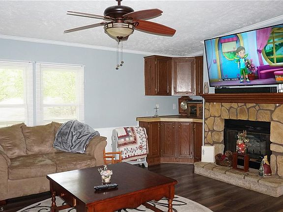 4th image of 1053 Carter Way