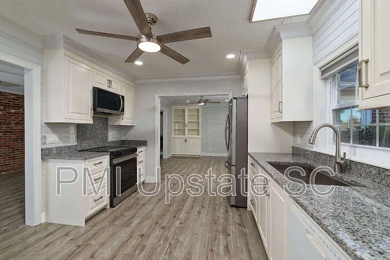 3 bed, 2.0 bath, $2,250 — Photo 4