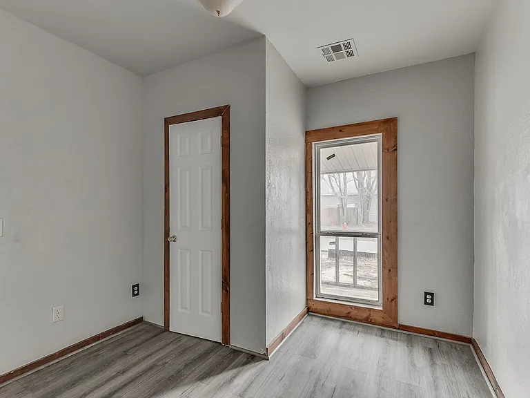 118 S Miles Ave — Photo 11