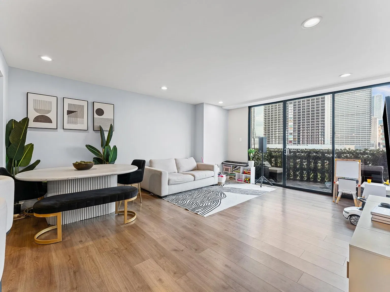 1 bed, 1.0 bath, 737 sqft, $2,000 — Photo 4