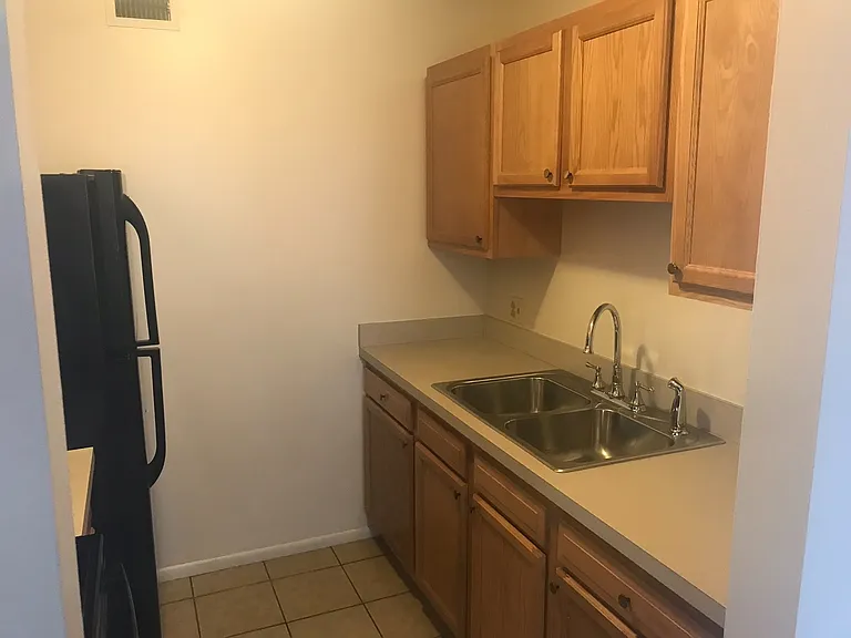 1403 Peninsula Dr — Photo 2
