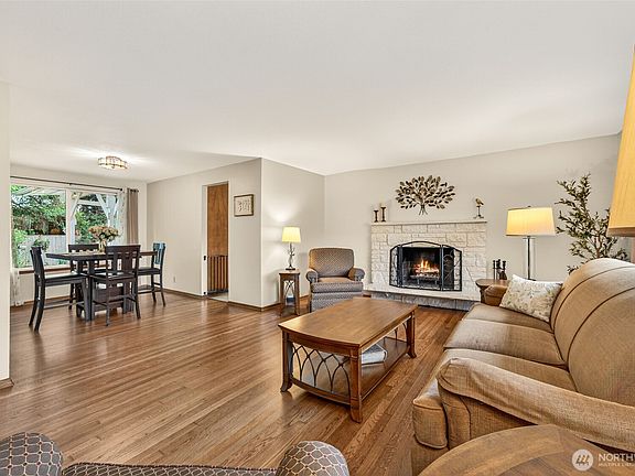 4th image of 807 Jefferson Avenue NE