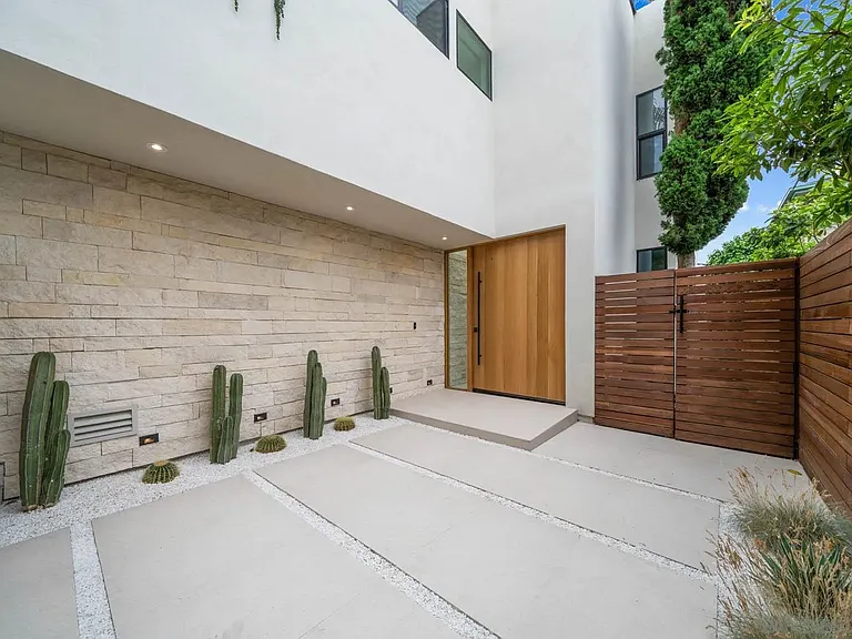 7376 Fay Ave — Photo 4