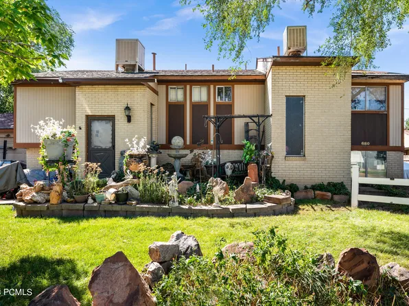 680 E Malibu Dr, Salt Lake City, UT 84107