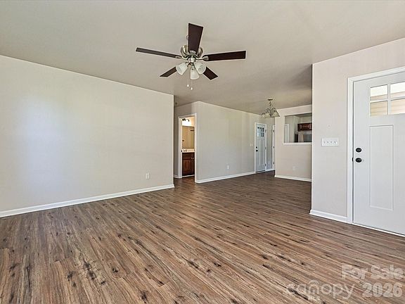 4th image of 930 Wainwright Ave