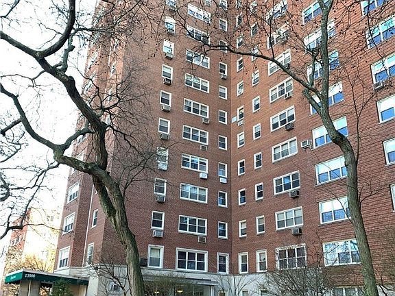 2nd image of 13900 Shaker Blvd #Penthouse 1216