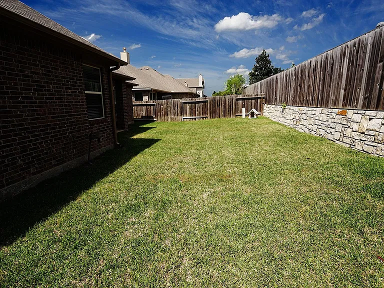 1067 Cedar Lake Ct — Photo 35