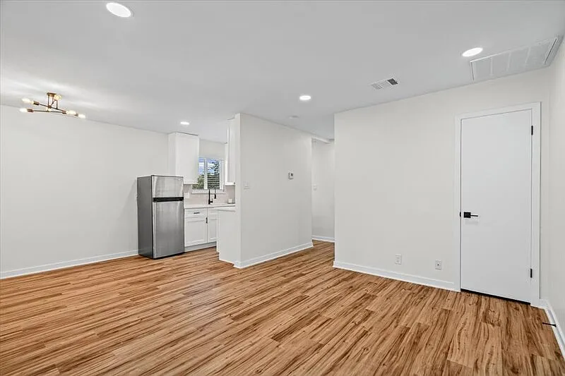 1 bed, 1.0 bath, 650 sqft, $1,099 — Photo 3