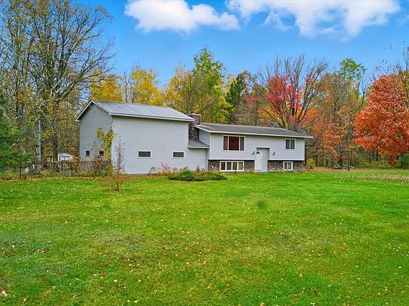 4th image of 1845 Pear Lake Rd