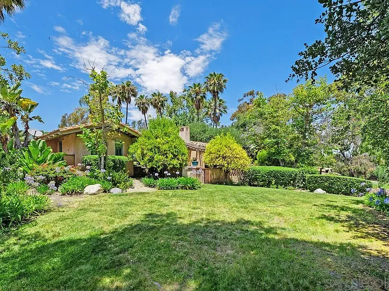 17240 Avenida De Acacias — Photo 43