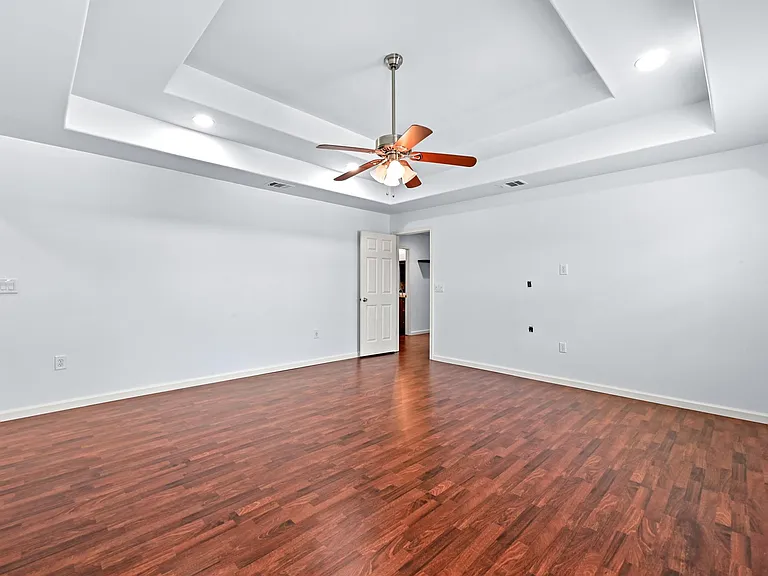 330 Howard Ln — Photo 19