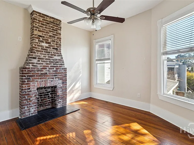 413 E Waldburg St #B — Photo 19
