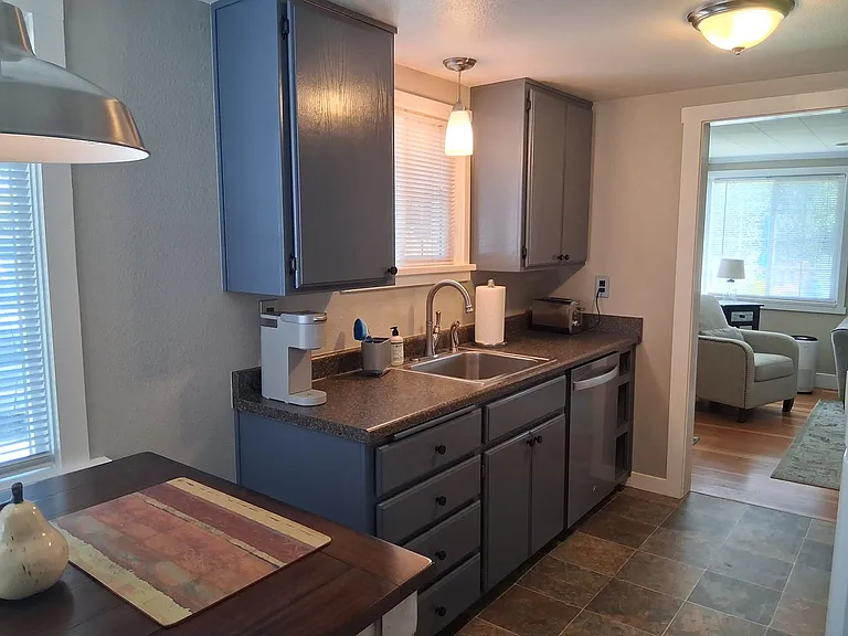 660 N Oregon St — Photo 4
