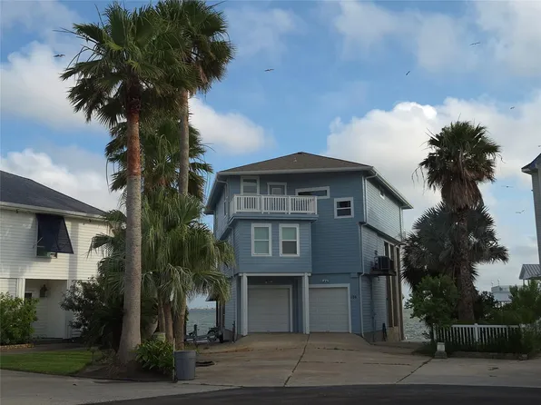 106 Quayside Dr, Tiki Island, TX 77554