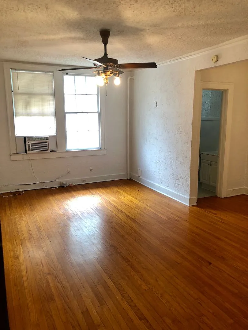Uptown Apartment, Napoleon Ave between St Charles and Magazine! — Photo 2