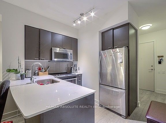 5th image of 30 Roehampton Ave #3007